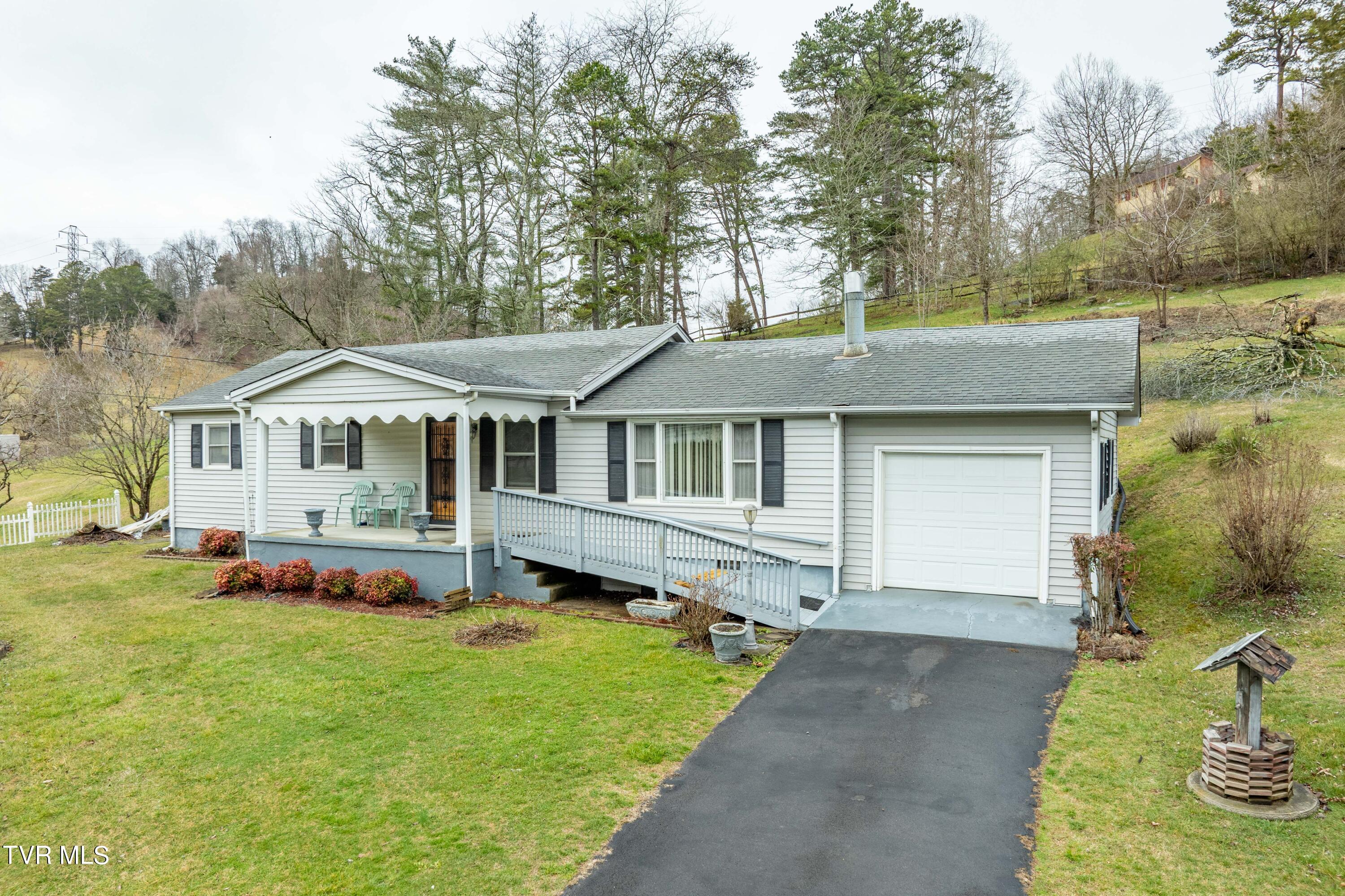 8005 Cunningham Road Bristol, VA 24202 - Photo 3 of 68 8005 Cunningham Road (14 of 68)