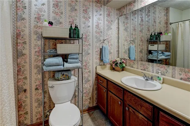 $355,000 | 816 East Whitney Street, Olathe, KS 66061