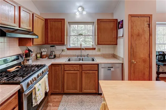 $355,000 | 816 East Whitney Street, Olathe, KS 66061