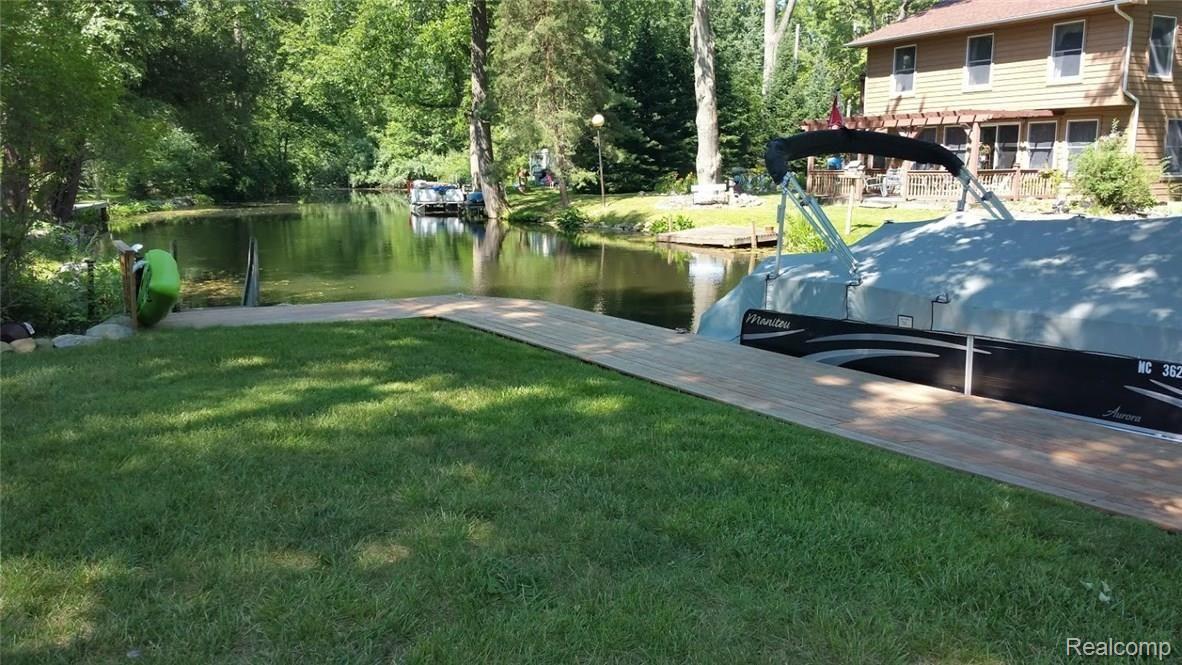 9983 Winston Road Pinckney, MI 48169 - Photo 5 of 46 NEW Seawall.jpg