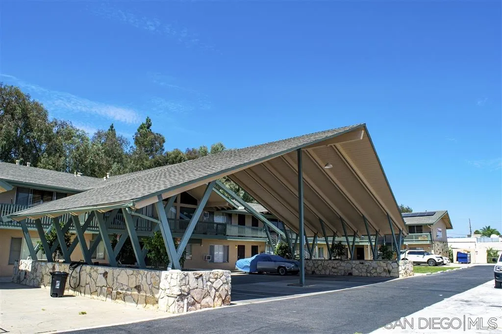 1433 South Mission Road Fallbrook, CA 92028 - Photo 4 of 12 Gallery Image 4
