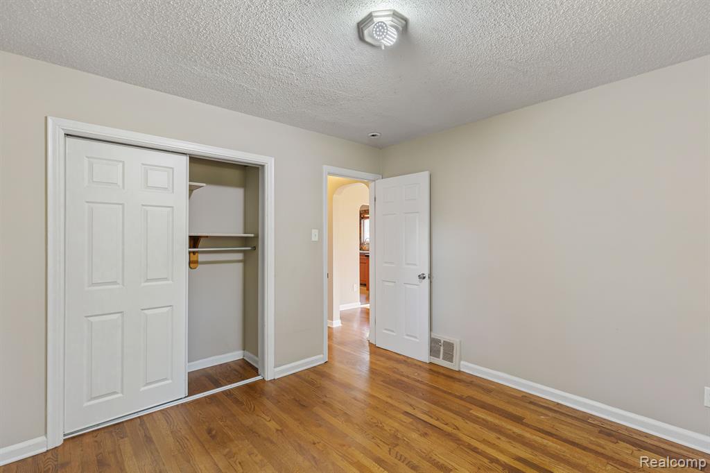 47101 Frederick Road Utica, MI 48317 - Photo 17 of 30