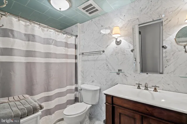 $995,000 | 1021 North Garfield Street, Unit 409, Arlington, VA 22201