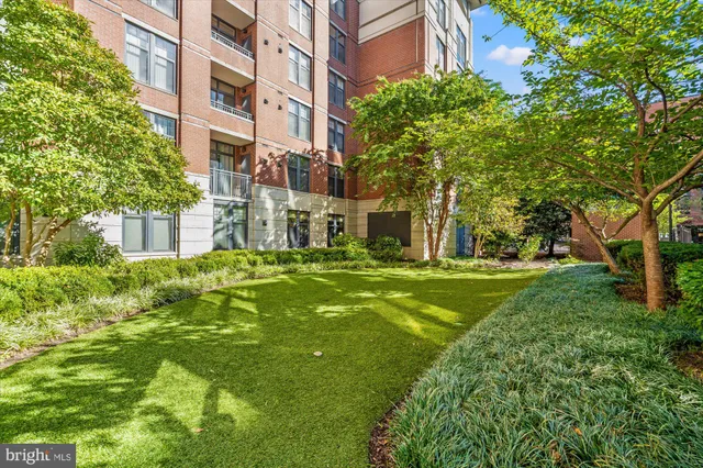 $995,000 | 1021 North Garfield Street, Unit 409, Arlington, VA 22201
