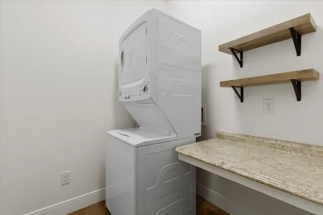 $2,400 | 107 East Keamuku Court, Bastrop, TX 78602