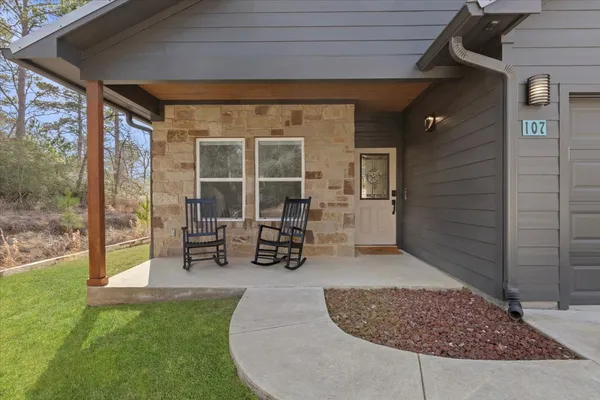 $2,300 | 107 East Keamuku Court, Bastrop, TX 78602