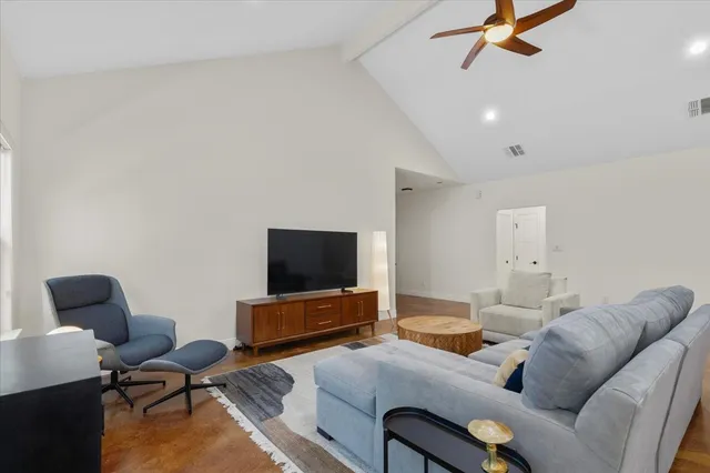 $2,400 | 107 East Keamuku Court, Bastrop, TX 78602