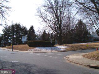 9741 Bridle Road Philadelphia, PA 19115 - Photo 2 of 3