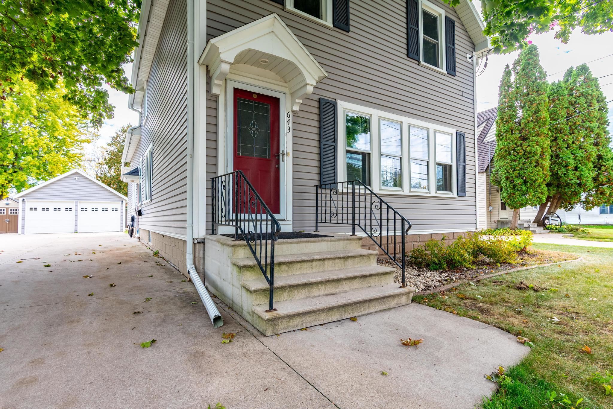 643 Tayco Street Menasha, WI 54952 - Photo 1 of 1