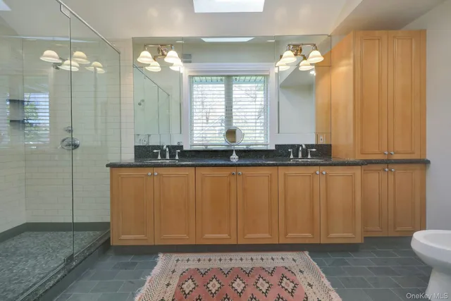 $2,098,000 | 81 Round Hill Road, East Hills, NY 11577