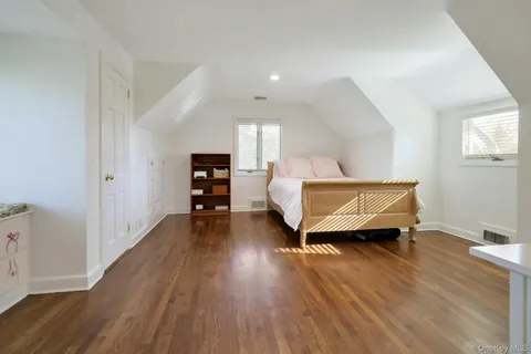 $2,098,000 | 81 Round Hill Road, East Hills, NY 11577