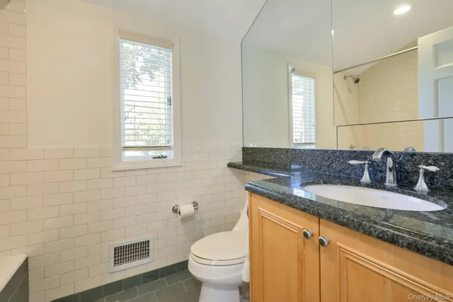 $2,098,000 | 81 Round Hill Road, East Hills, NY 11577