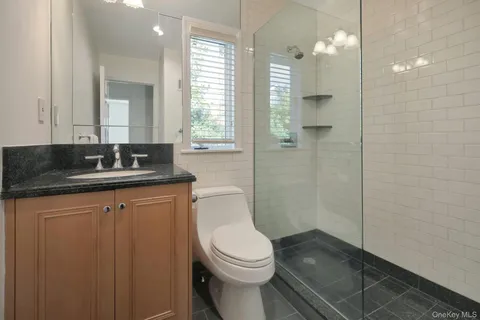 $2,098,000 | 81 Round Hill Road, East Hills, NY 11577