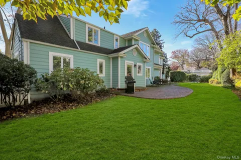 $2,098,000 | 81 Round Hill Road, East Hills, NY 11577