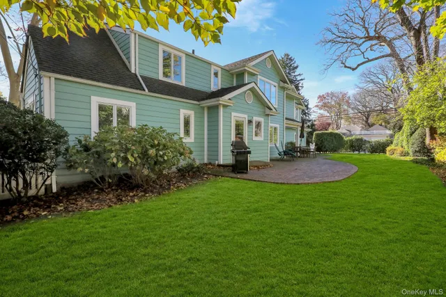 $2,098,000 | 81 Round Hill Road, East Hills, NY 11577