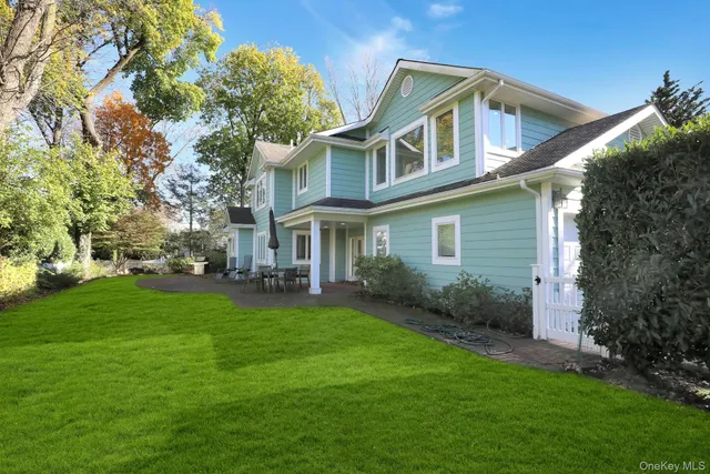 $2,098,000 | 81 Round Hill Road, East Hills, NY 11577