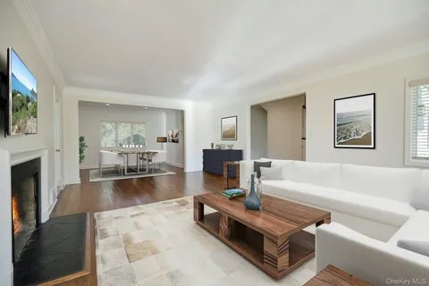 $2,098,000 | 81 Round Hill Road, East Hills, NY 11577