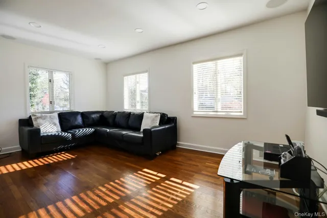 $2,098,000 | 81 Round Hill Road, East Hills, NY 11577