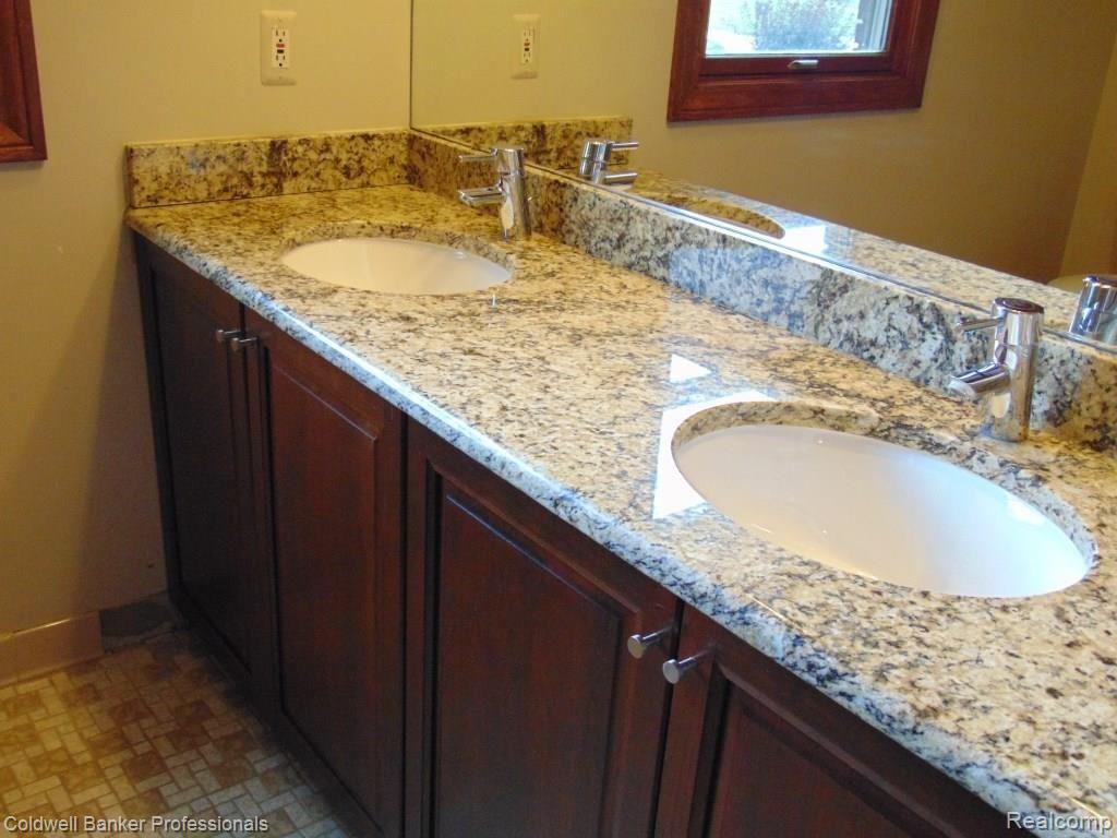 21237 Parklane Road Farmington Hills, MI 48335 - Photo 20 of 56