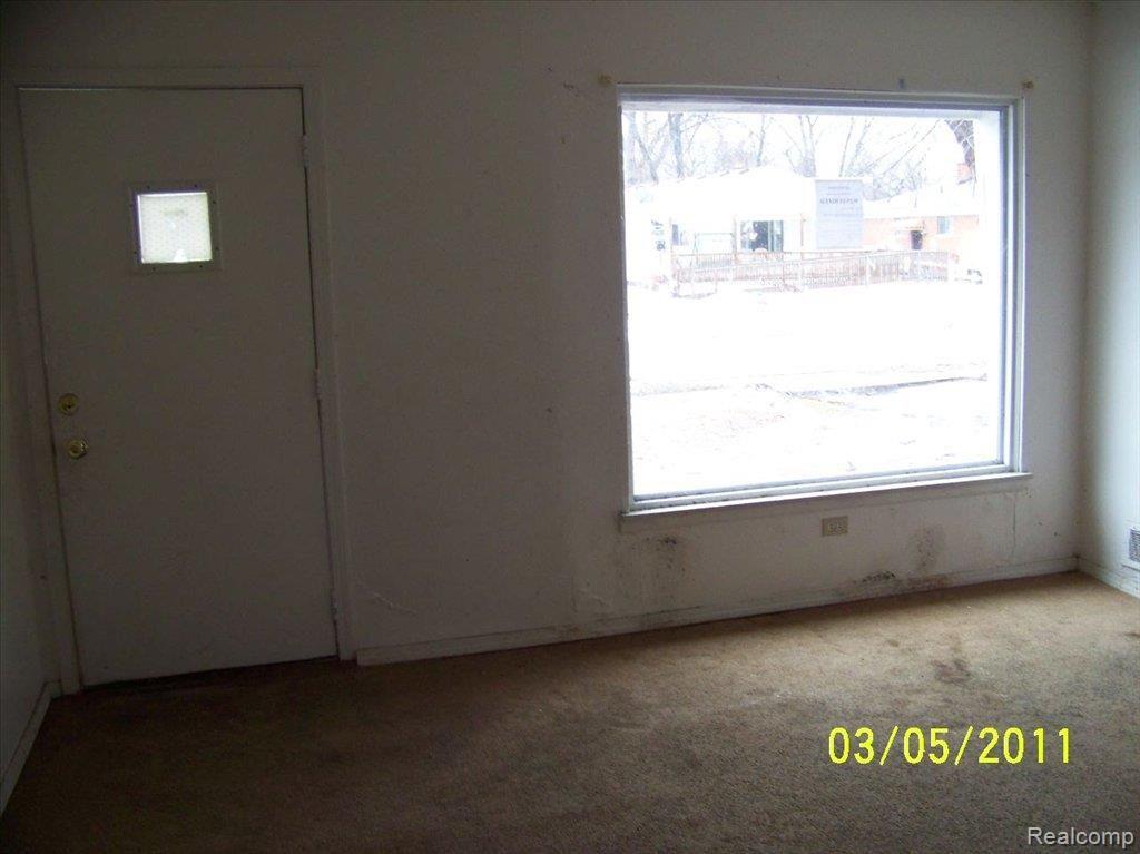 27106 Florence Street Inkster, MI 48141 - Photo 4 of 12 3-5 010