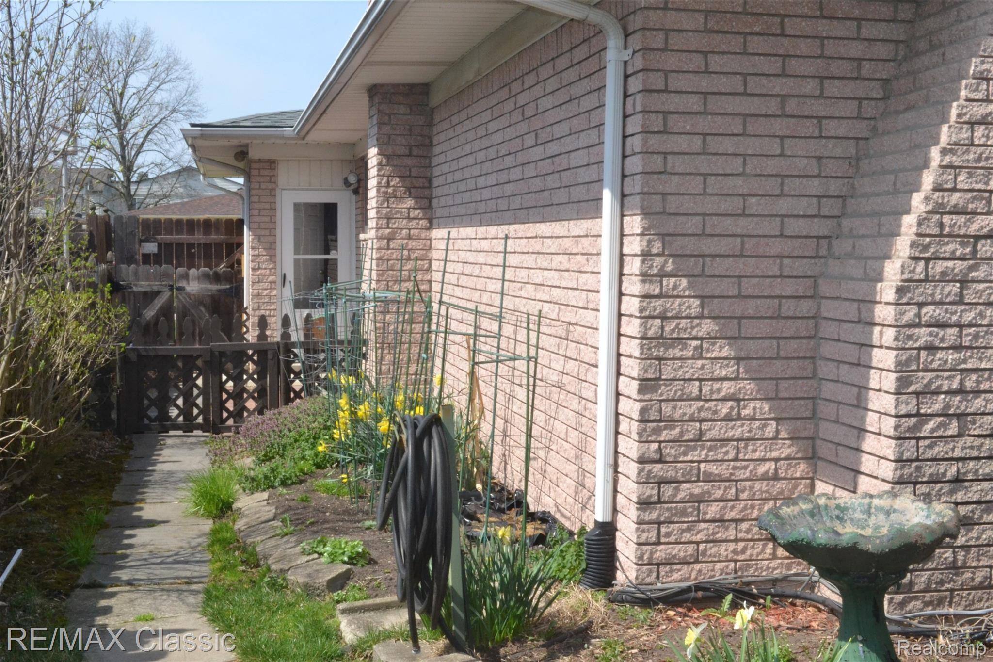 5708 Wedgewood Road Canton, MI 48187 - Photo 6 of 35 5708 Wedgewood (9).JPG