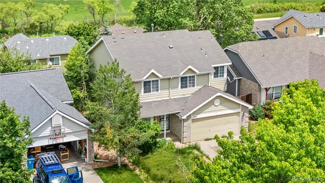a view of a garden with houses