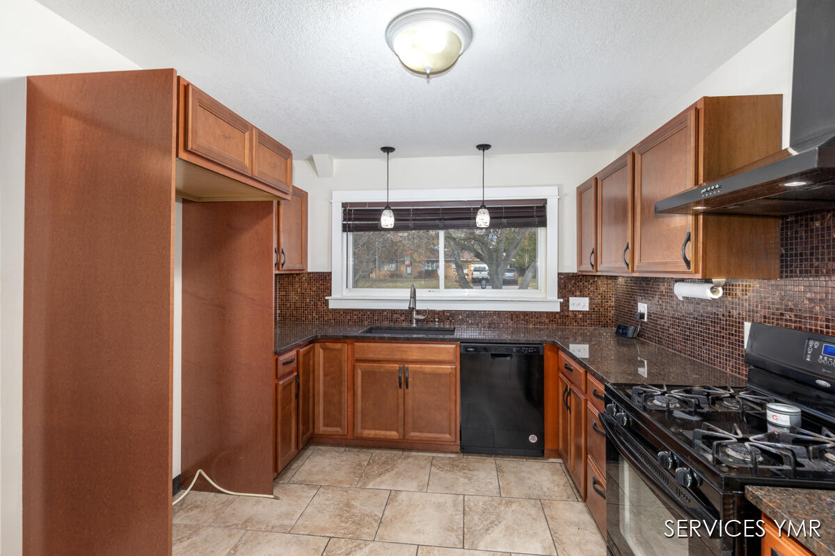 1720 Rondo Street Southeast Kentwood, MI 49508 - Photo 6 of 36 KITCHEN