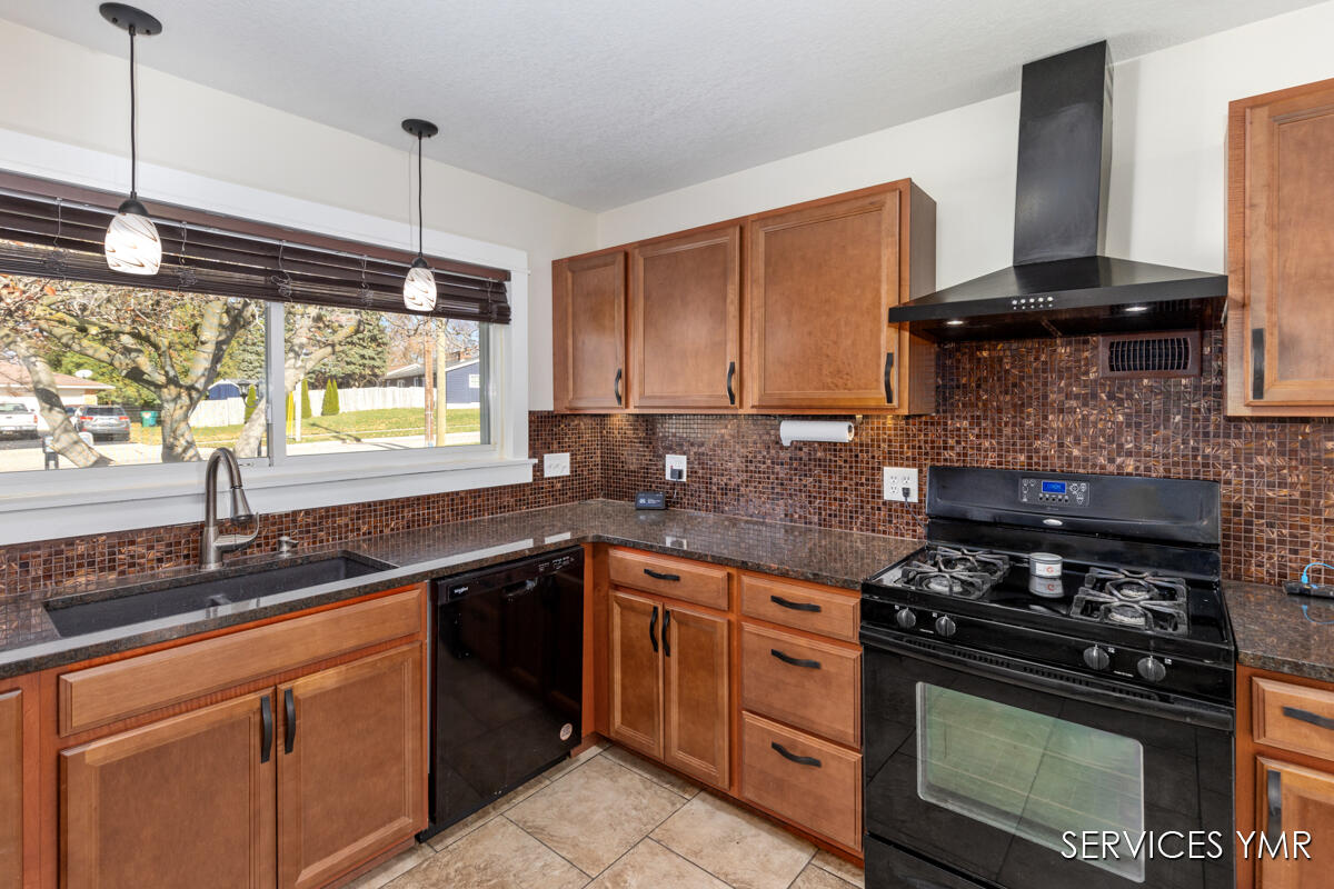 1720 Rondo Street Southeast Kentwood, MI 49508 - Photo 7 of 36 KITCHEN