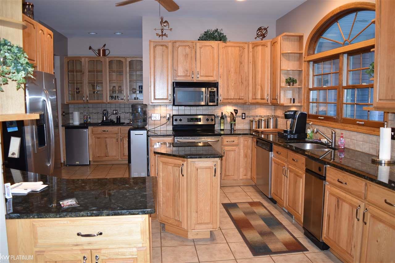 9615 Bartel Road Columbus, MI 48063 - Photo 6 of 44 31365926-5.JPG