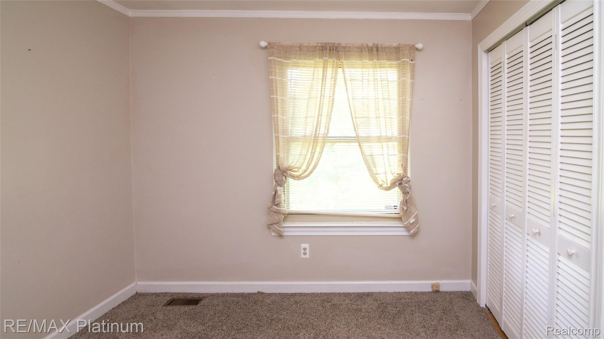 40361 Oak Tree Novi, MI 48375 - Photo 22 of 37 021_2.jpg