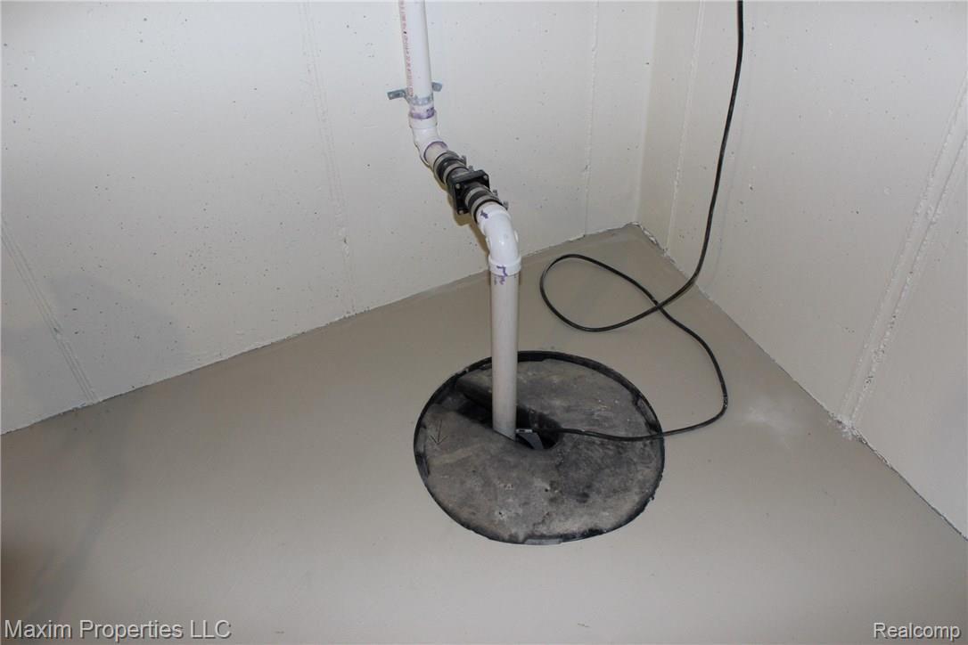20497 Coachwood Road Riverview, MI 48193 - Photo 24 of 24 SUMP PUMP.JPG
