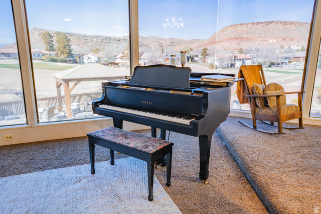 980 Cactus Circle St. George, UT 84790 - Photo 16 of 77 Sitting room featuring a mountain view and a residential view