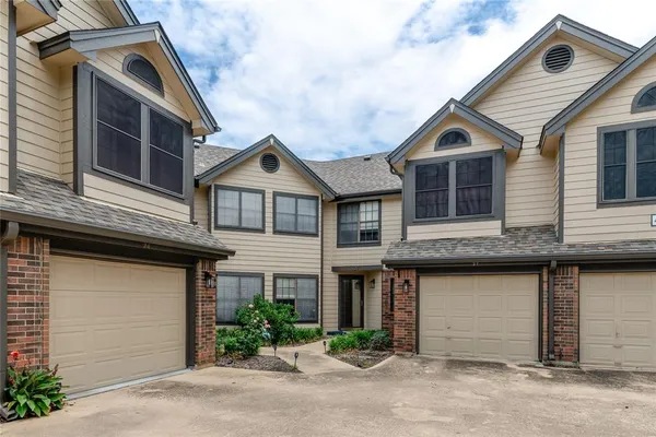 $289,000 | 402 Santa Fe Trail, Unit 37, Irving, TX 75063
