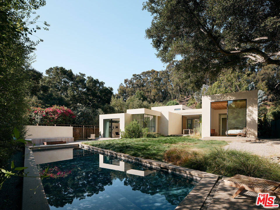 724 Greentree Road Pacific Palisades, CA 90272 - Photo 15 of 17