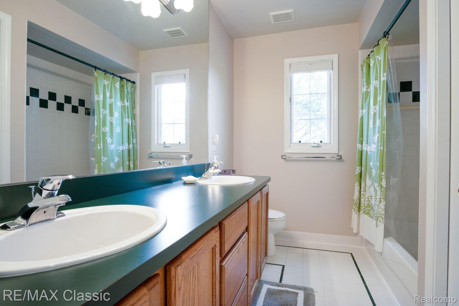 47886 Pavillon Road Canton, MI 48188 - Photo 26 of 31 26.jpg