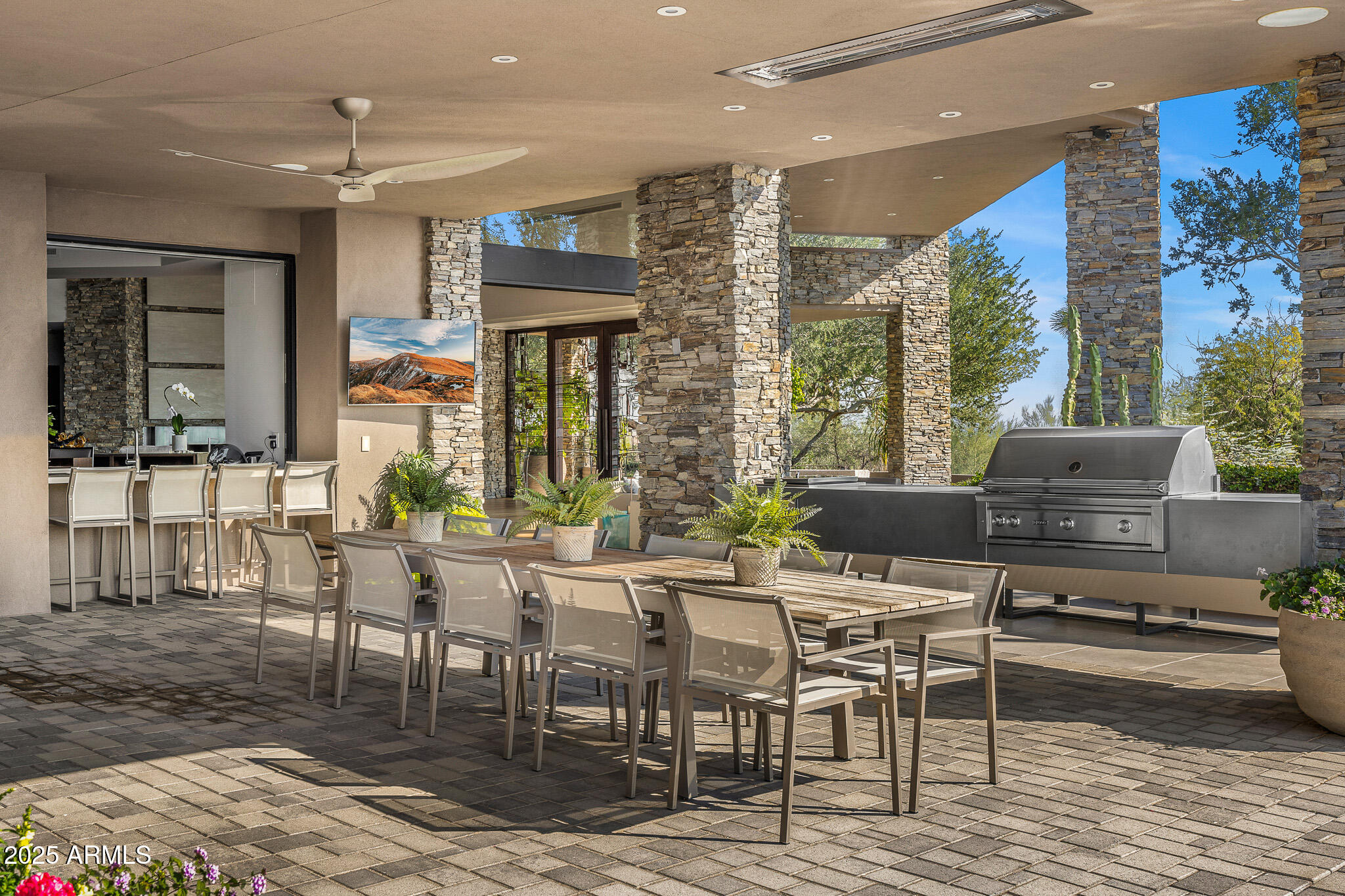 5630 East Rockridge Road Phoenix, AZ 85251 - Photo 11 of 37 47outdoor dining lounge