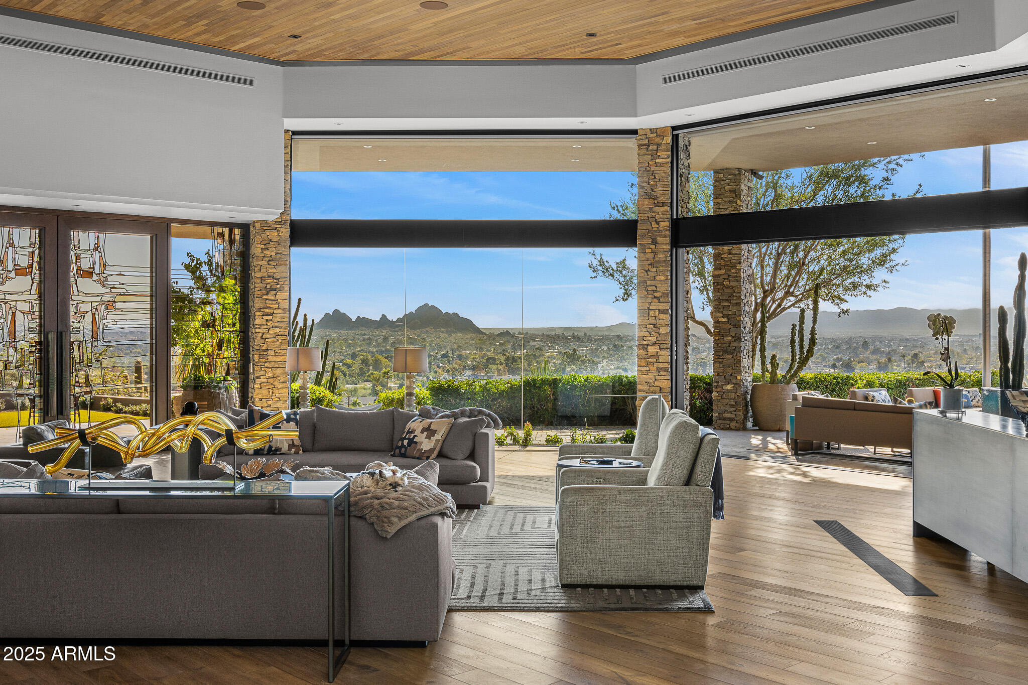 5630 East Rockridge Road Phoenix, AZ 85251 - Photo 17 of 37 06great room indoor outdoor living