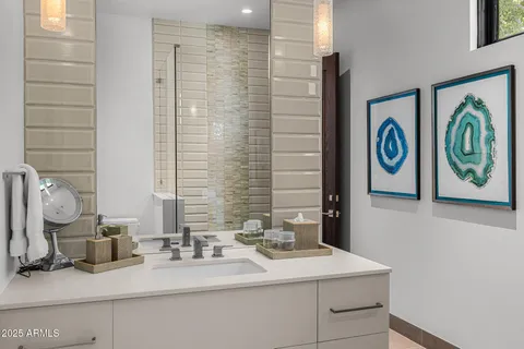 $11,000,000 | 5630 East Rockridge Road, Phoenix, AZ 85251