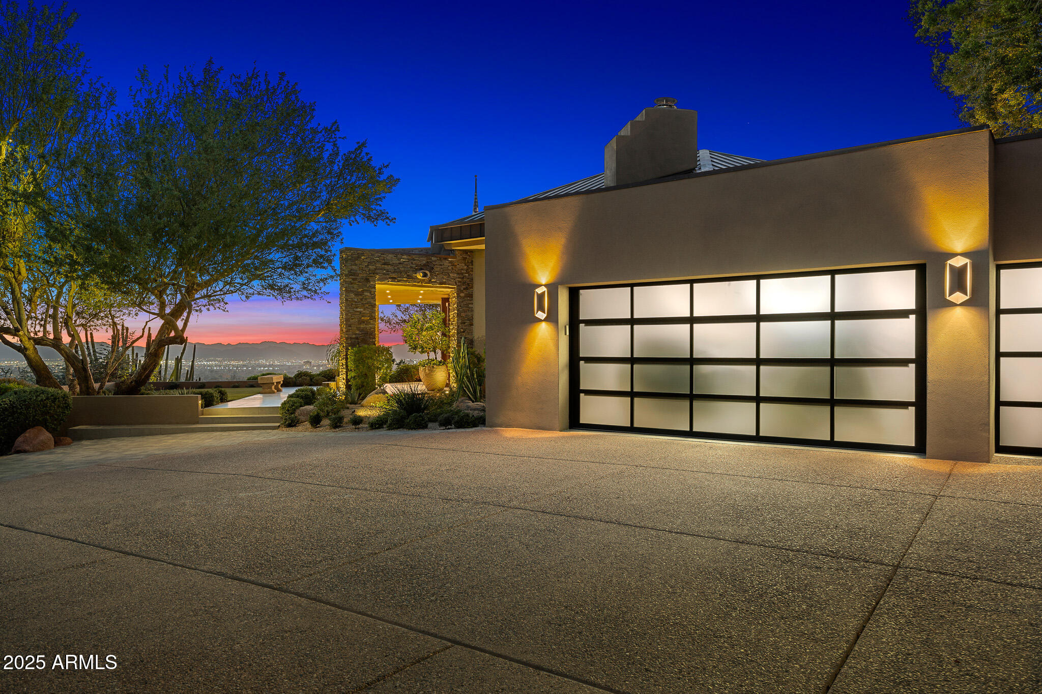 5630 East Rockridge Road Phoenix, AZ 85251 - Photo 36 of 37 64front entrance_twilight