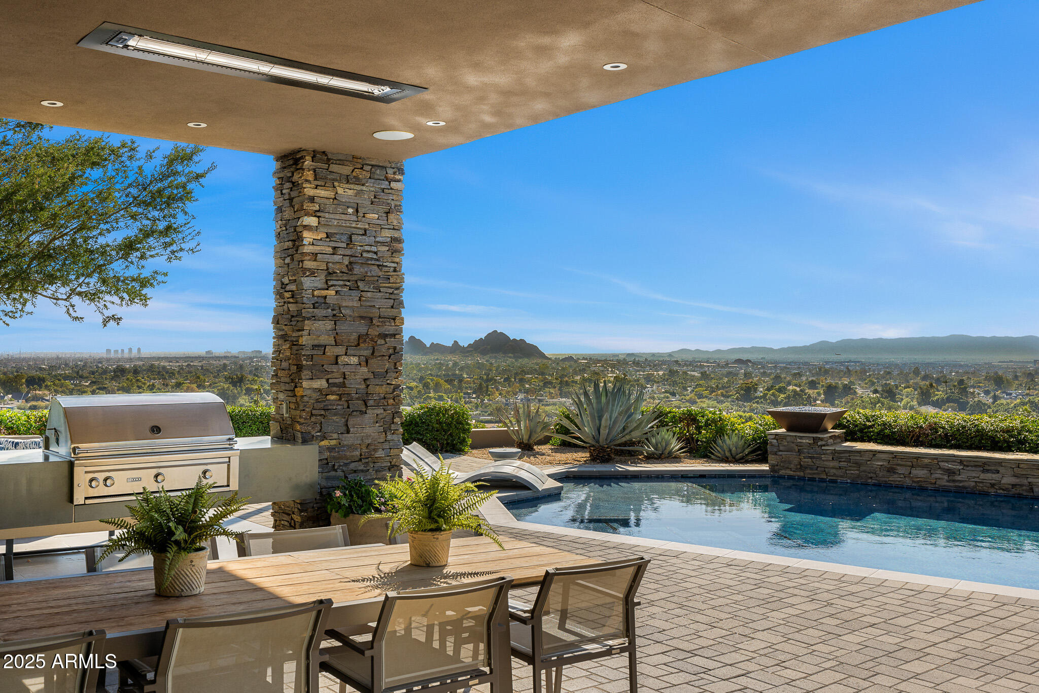 5630 East Rockridge Road Phoenix, AZ 85251 - Photo 9 of 37 49patio lounge