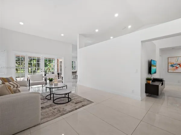 $5,300 | 413 Cameron Drive, Unit 413, Weston, FL 33326
