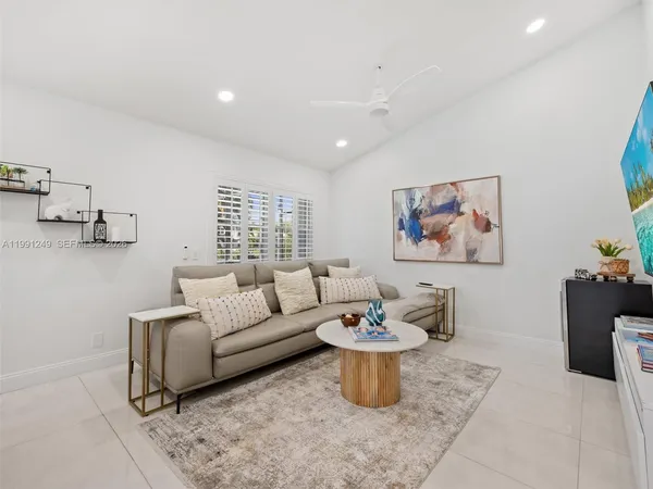 $5,300 | 413 Cameron Drive, Unit 413, Weston, FL 33326