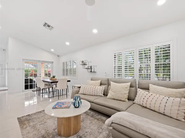 $5,300 | 413 Cameron Drive, Unit 413, Weston, FL 33326