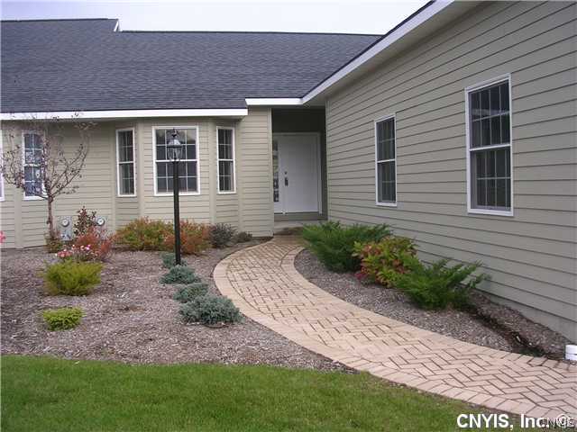 302 Plum Ridge, Unit 2 Manlius, NY 13066 - Photo 1 of 1 Exterior Front