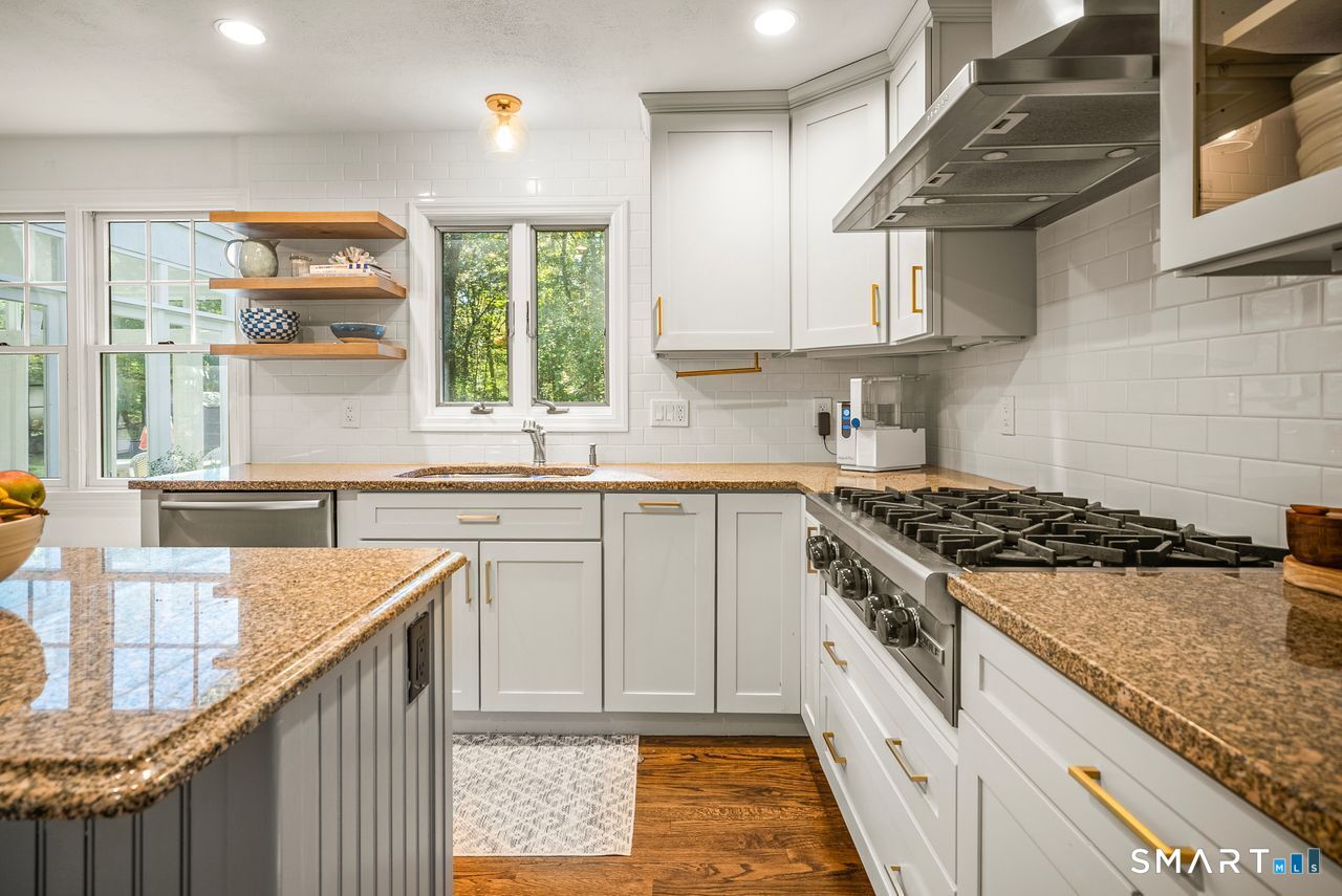 1115 Galloping Hill Road Fairfield, CT 06824 - Photo 12 of 40