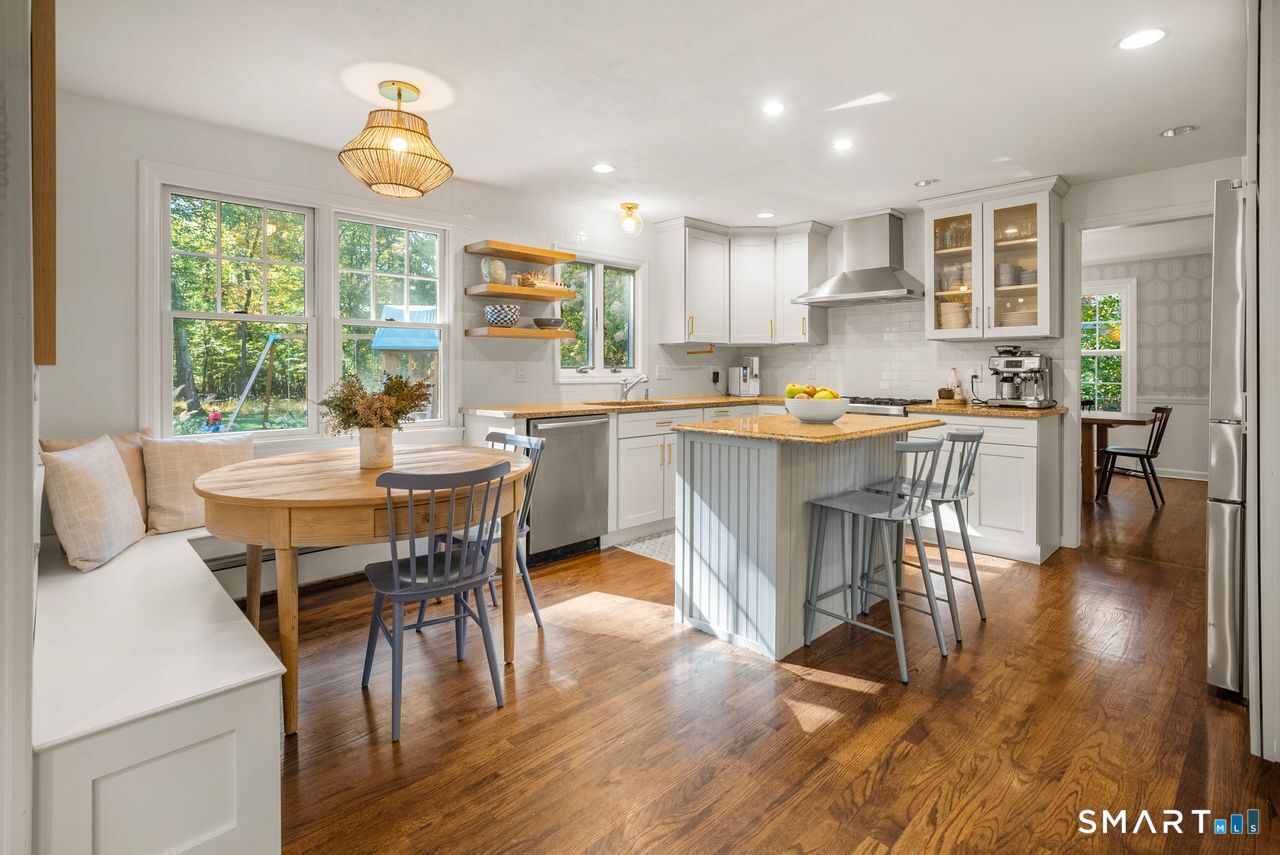 1115 Galloping Hill Road Fairfield, CT 06824 - Photo 13 of 40