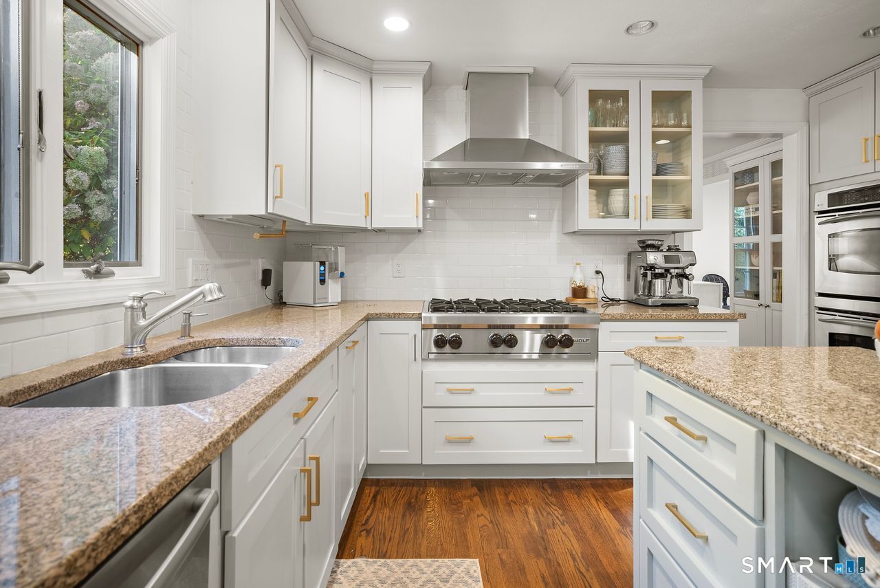 1115 Galloping Hill Road Fairfield, CT 06824 - Photo 16 of 40