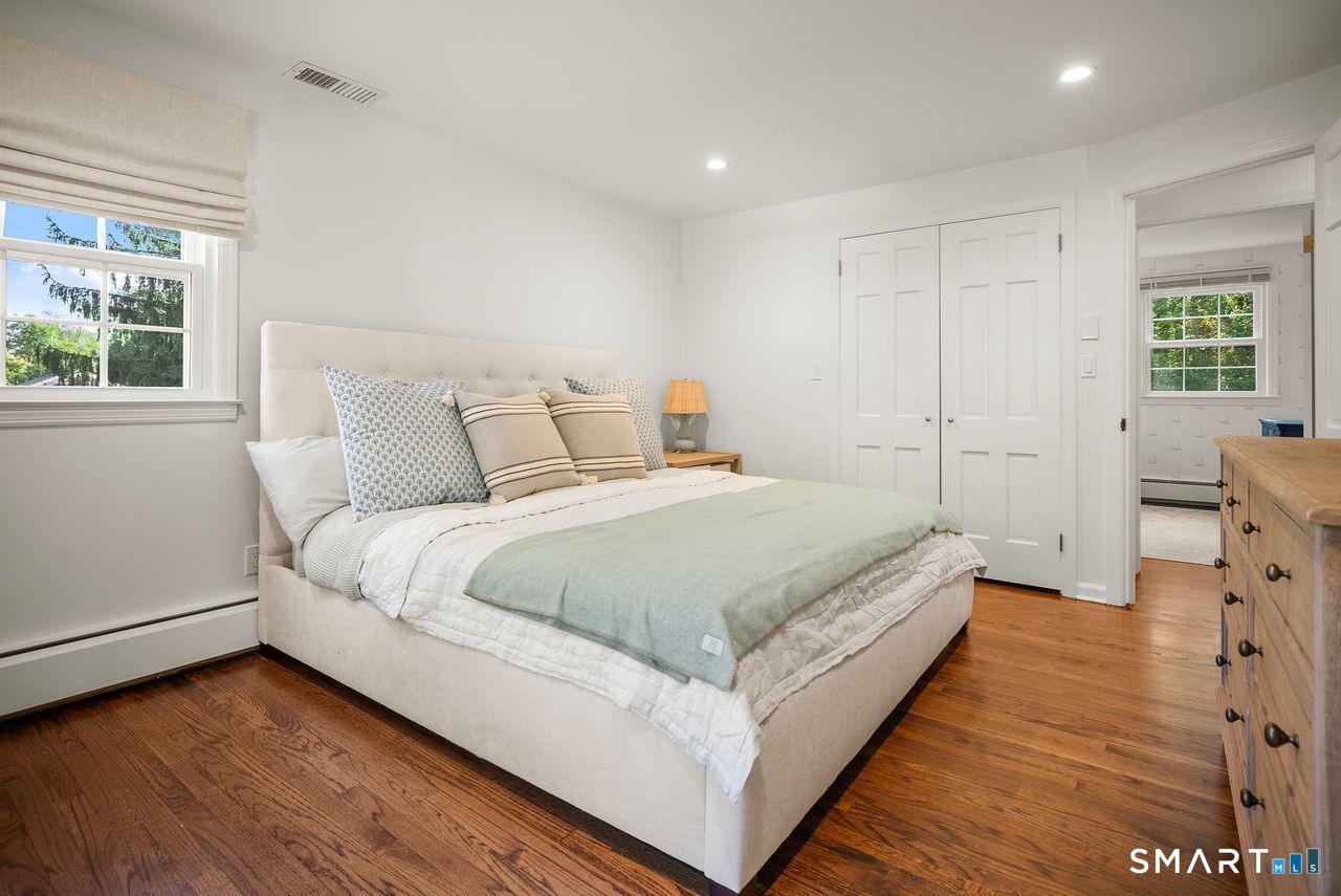 1115 Galloping Hill Road Fairfield, CT 06824 - Photo 25 of 40