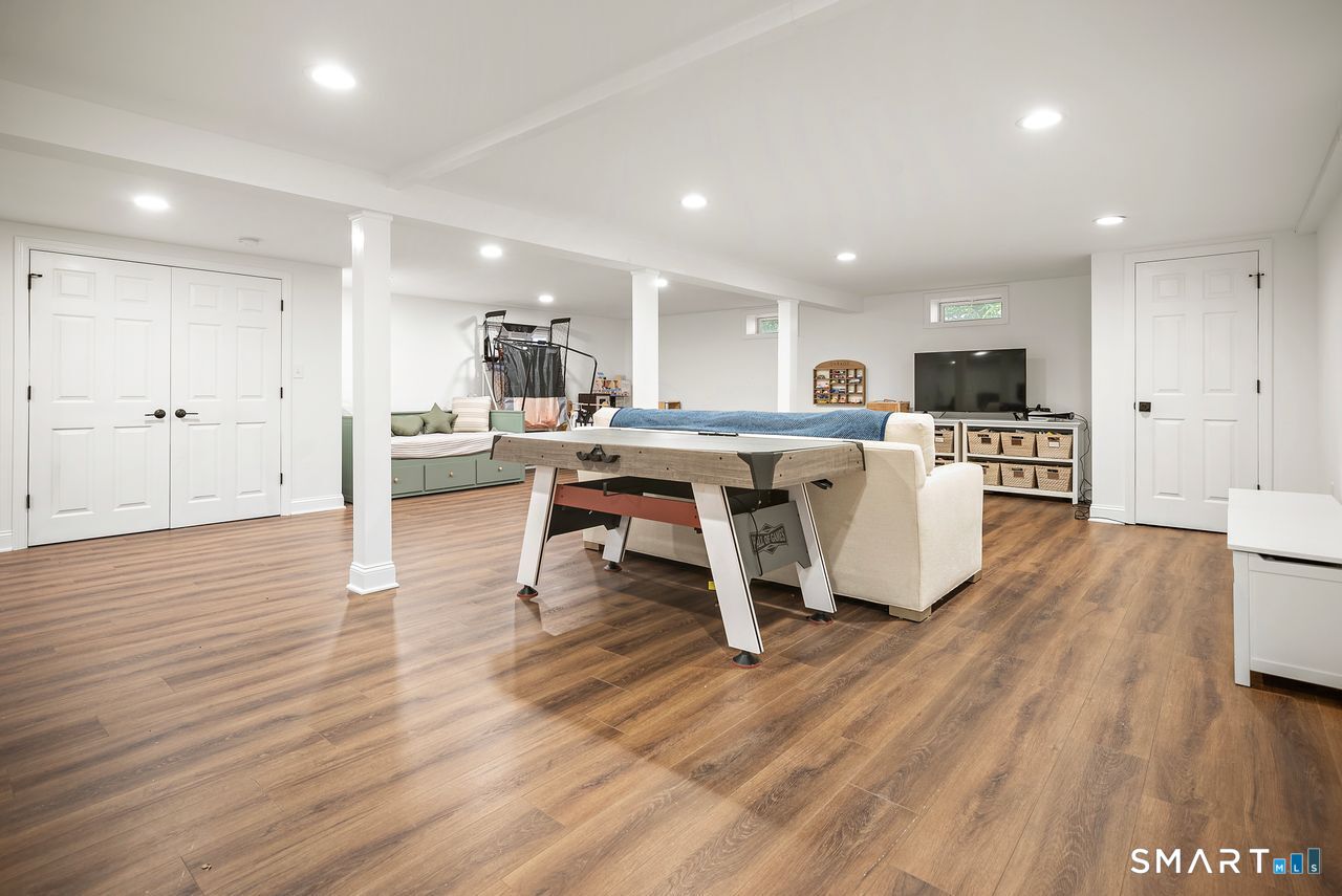 1115 Galloping Hill Road Fairfield, CT 06824 - Photo 31 of 40