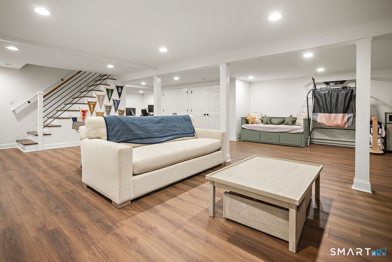 1115 Galloping Hill Road Fairfield, CT 06824 - Photo 32 of 40